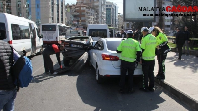 Diyarbakır'da zincirleme trafik kazası: 10 yaralı