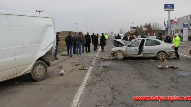 Diyarbakır'da zincirleme trafik kazası: 2 ağır yaralı