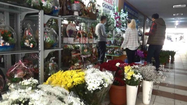 Diyarbakır'daki çiçekçilerde 'Öğretmenler Günü' yoğunluğu