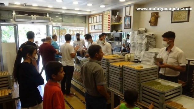 Diyarbakır'daki tatlıcıların bayram mesaisi