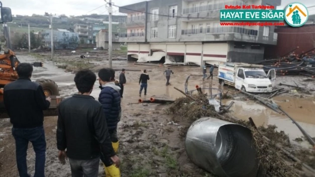 Diyarbakır'ı sağanak vurdu, onlarca büyükbaş hayvan telef oldu
