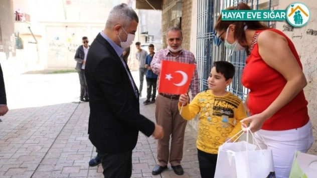 Diyarbakır İl Milli Eğitim Müdürü Taşçıer çocukların bayramını evlerinde kutladı