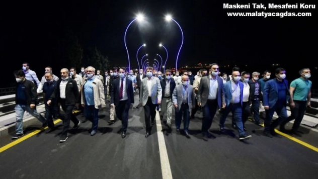 Diyarbakır'ın Fethi'nin 1382'inci yılı meşaleli yürüyüşle kutlandı