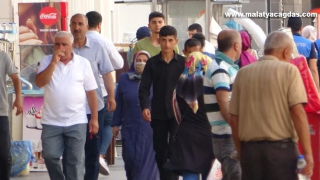 Diyarbakırlılar bayram sabahı Sur ilçesine akın etti