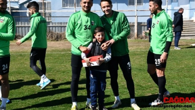 Diyarbekirspor'dan kitap okuyan öğrencilere anlamlı destek