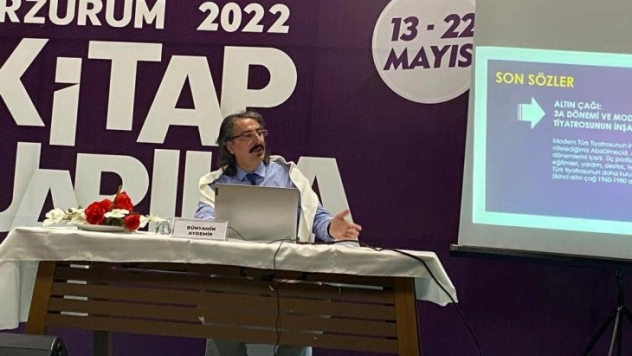 Doç.Dr. Aydemir padişahların tiyatro sanatıyla ilişkilerini anlattı: