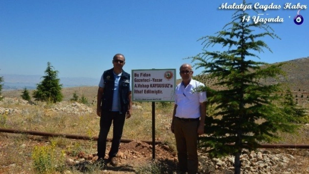 Doğa aşığı gazeteciye plaket