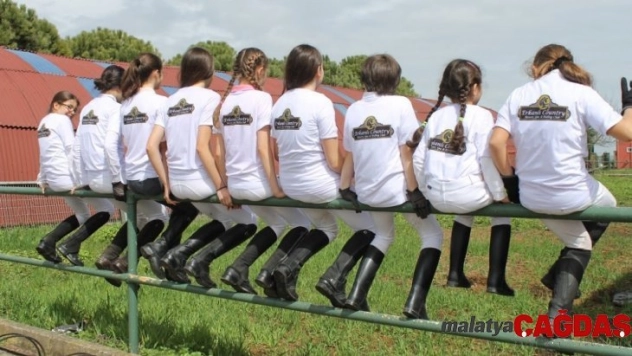 Doğa içinde konaklamalı binicilik eğitimi