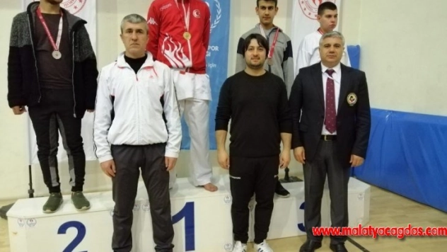 Doğan karate müsabakalarından başarıyla döndü