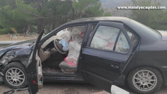 Doğanşehir'de 2 otomobil çarpıştı: 1 yaralı