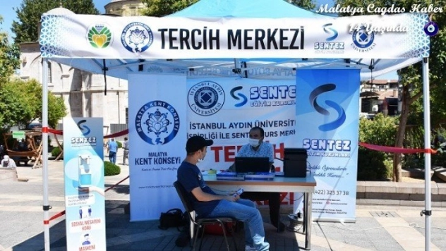 Doğru Üniversite Seçimi İçin Danışmanlık Hizmeti Veriyor