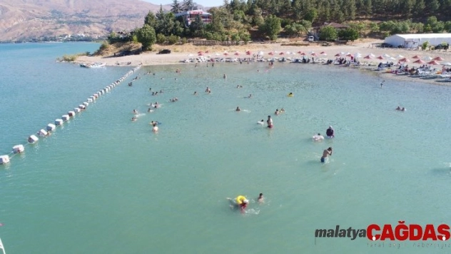Doğunun gizli denizi Hazar'da hafta sonu yoğunluğu