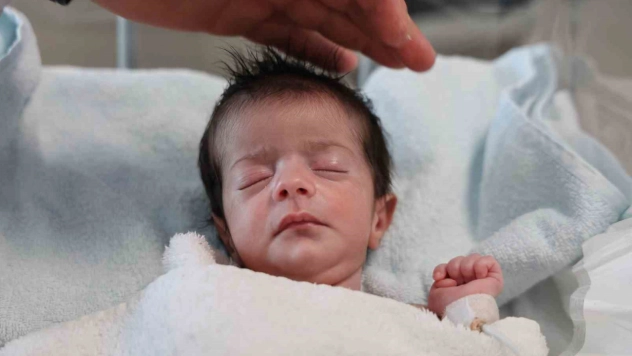 Doğuştan yemek borusu olmayan 4 günlük bebek, Elazığ'da hayata tutundu