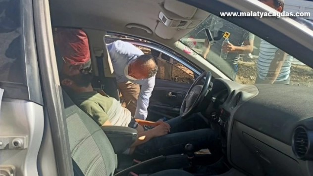 Doktor olan Belediye Başkanı yaralıya ilk müdahaleyi yaptı