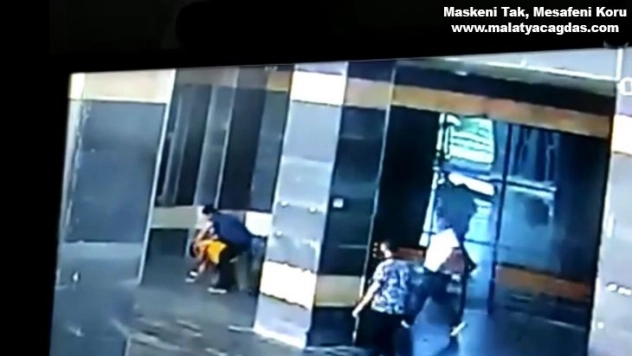 Doktorların yumruklu kavgası kamerada