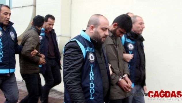 Dolandırıcılara 40 bin TL'yi balkondan attı