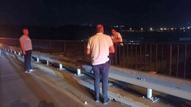 Dolandırıldığını iddia ederek köprüden atlamak istedi