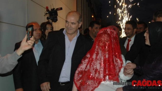 Down sendromlu Rabia'ya telli duvaklı düğün