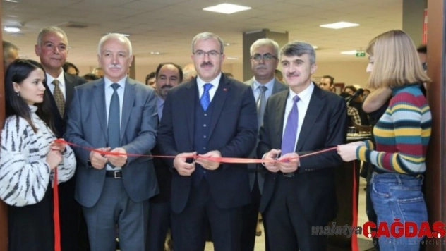 DPÜ'de 'Buluşma - 2' konulu sergi açıldı