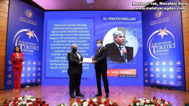 Dr. Sefer Darıcı'ya ödül