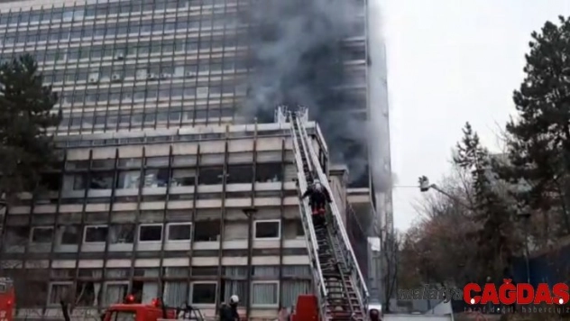 DSİ Genel Müdürlüğü binasında yangın