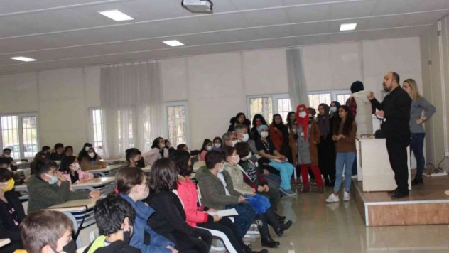 DÜ'de 'Hukukta çocuk hakları ve hukuk alanında kariyer fırsatları' konferansı