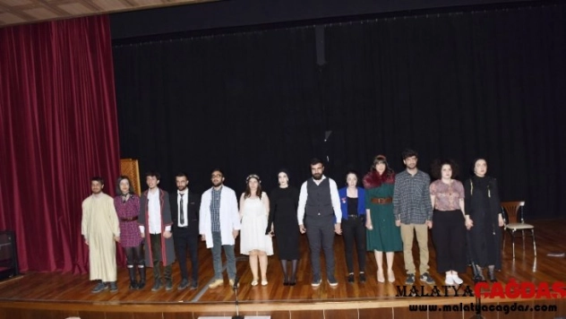 DÜ'de kısa tiyatro oyunları sergilendi