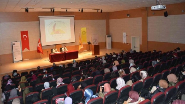 DÜ'de mutluluk sanatı semineri düzenlendi