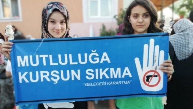 Düğünde kadına şiddete dikkat çektiler