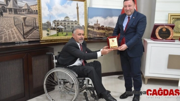Dünya Engelliler Günü öncesinde Başkan Beyoğlu'na plaket
