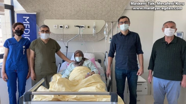 Dünyada ikinci kez yapıldı, hasta sağlığına kavuştu
