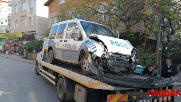 Dur ihtarına uymayan aracı kovalayan polis otosu kaza yaptı: 1 polis yaralı