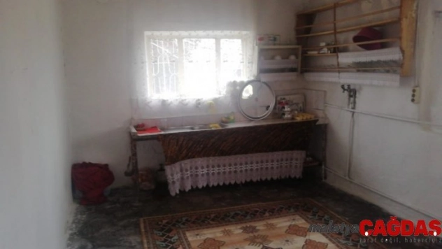 Durumu olmadığı için çocuklarını beslenmesiz okula gönderen anne, hayırseverlerden yardım bekliyor