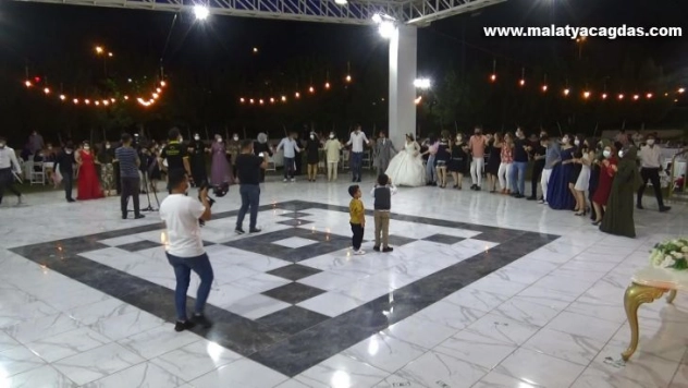 DÜSİD'den 'aşı olmayanlar düğünlere alınmasın' talebi