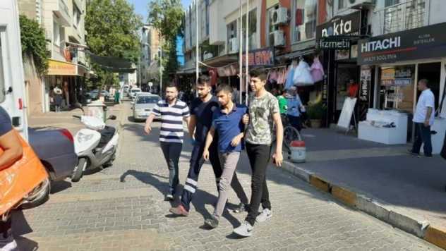 Duvarı delmek isteyen genç elektrik akımına kapıldı