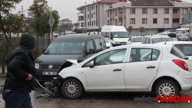 Düzce'de zincirleme trafik kazası: 3 yaralı