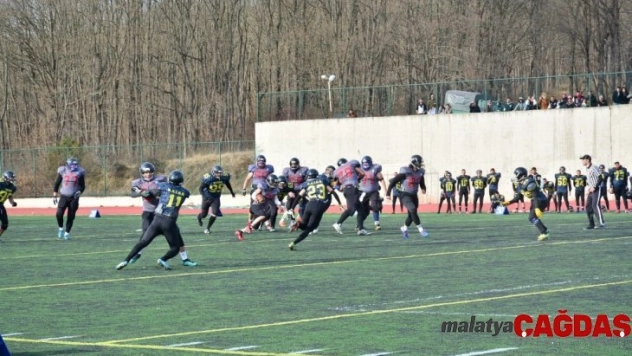 Düzce Üniversitesi lige galibiyetle başladı