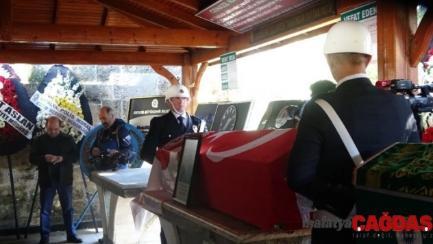 (Düzeltme) Antalya eski İl Emniyet Müdürü Canca son yolculuğuna uğurlandı