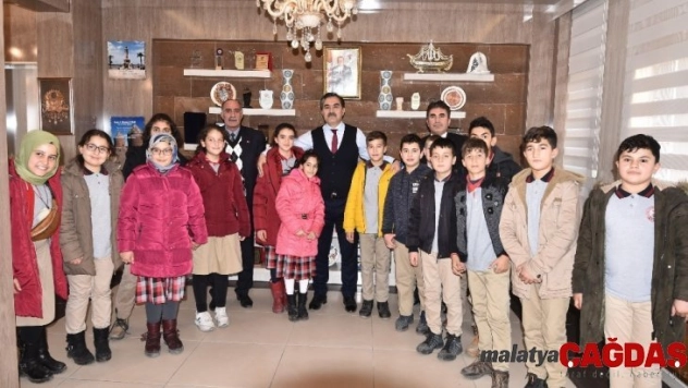 (Düzeltme) Başkan Çoban'dan öğrencilerin sosyal yardım projesine destek