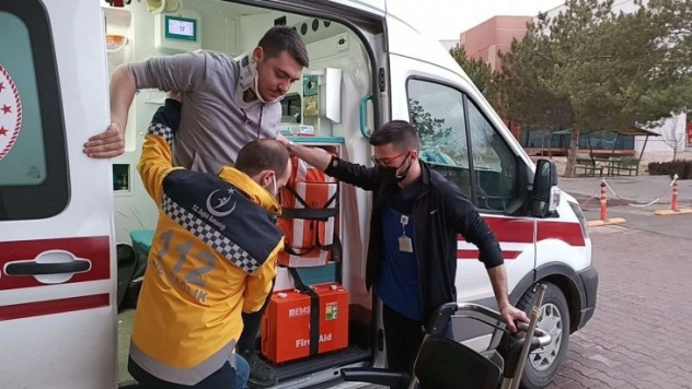 (Düzeltme) Konvoyda kaza: 4 yaralı