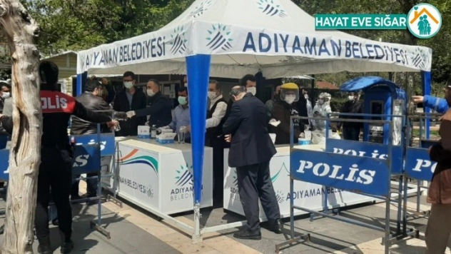 Eczanelerdeki maskeler ücretsiz dağıtılıyor