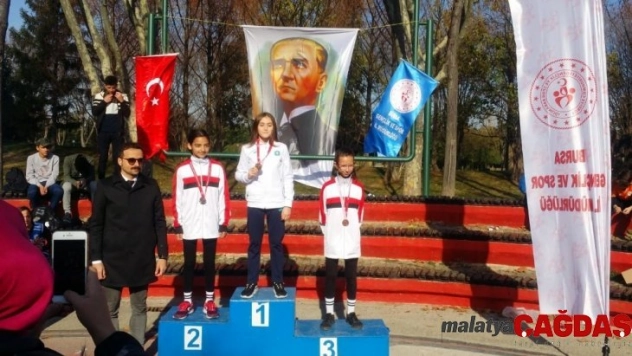 Eda Özrodop mesafe tanımıyor