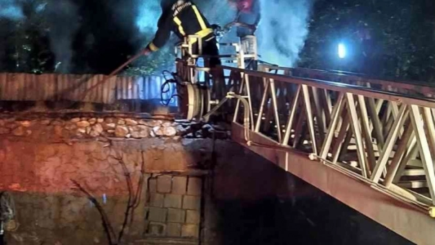 Edremit'te ahır yangını