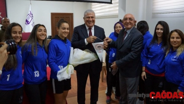 Efeler Belediyesi'nden amatör spor kulüplerine destek