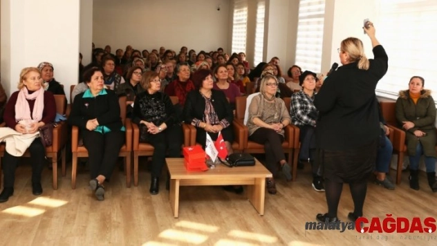 Efeler'de 'kadınlarda idrar kaçılma' sorunu konuşuldu