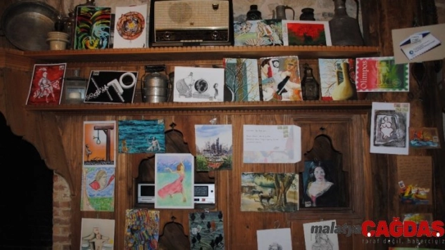 Eğirdir'de 22 ülkeden posta ile gelen çalışmalar sergileniyor