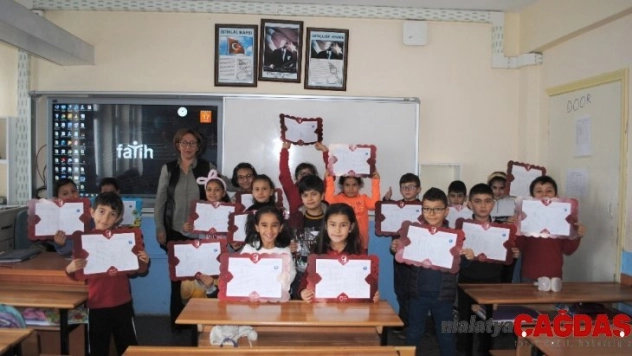 Eğirdir'de 4 bin 550 öğrenci karne aldı