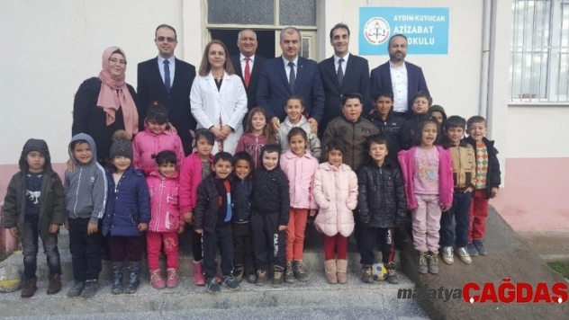 Eğitim gönüllüsü iki bayan öğretmen okulu baştan aşağı yeniledi