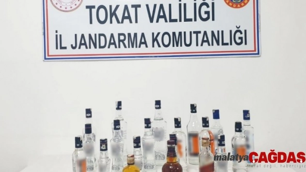 Eğlence merkezinden 19 litre kaçak içki çıktı