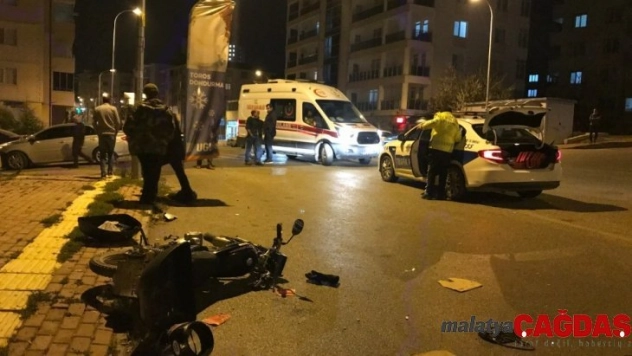 Ehliyetsiz motosiklet sürücüsü kaza yaptı